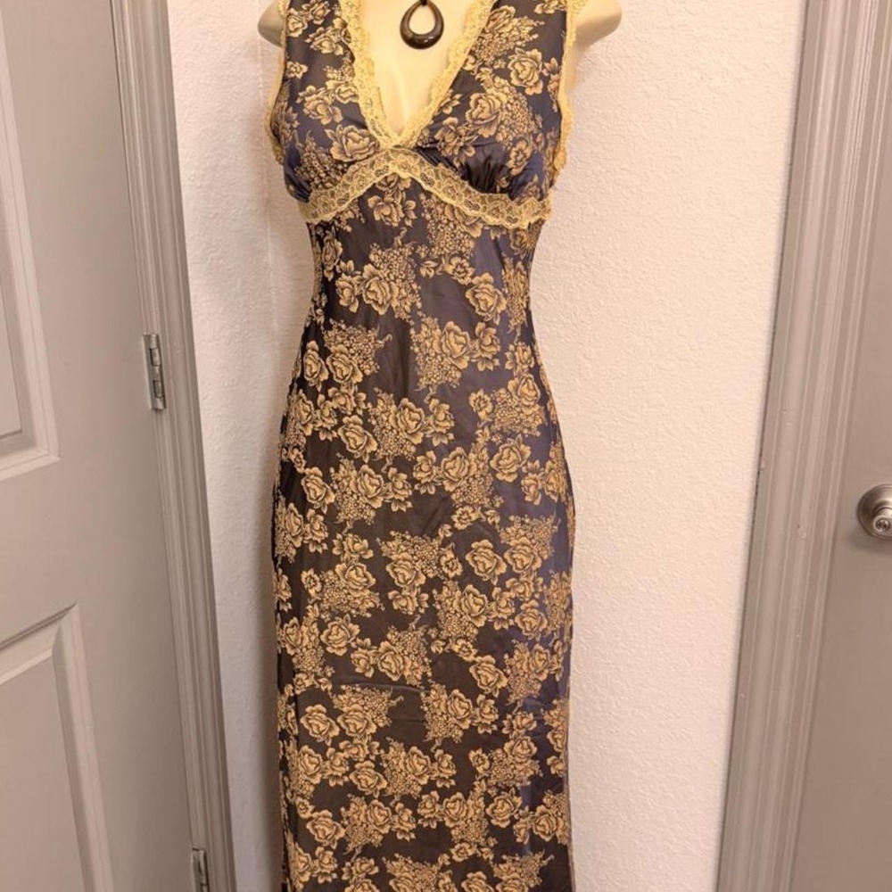 Sincerely Jules gold floral lace dress